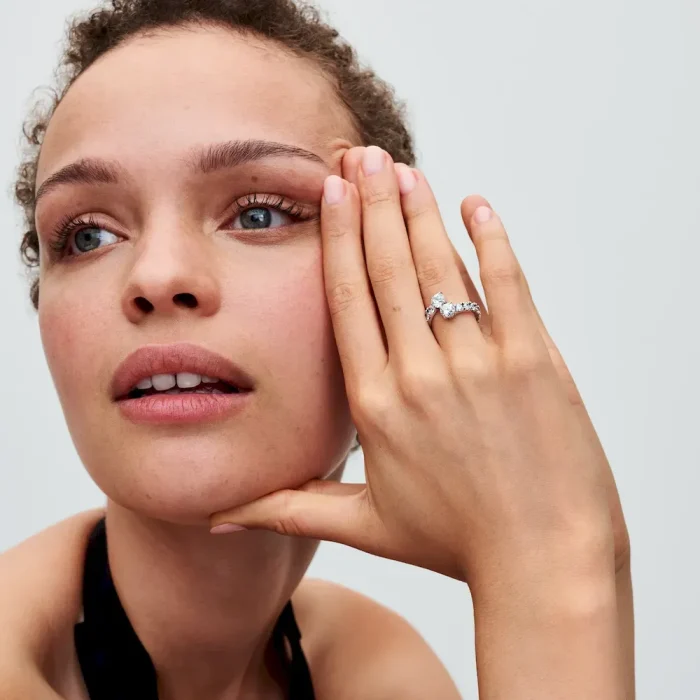 Sparkling Overlapping Band Ring - Image 3