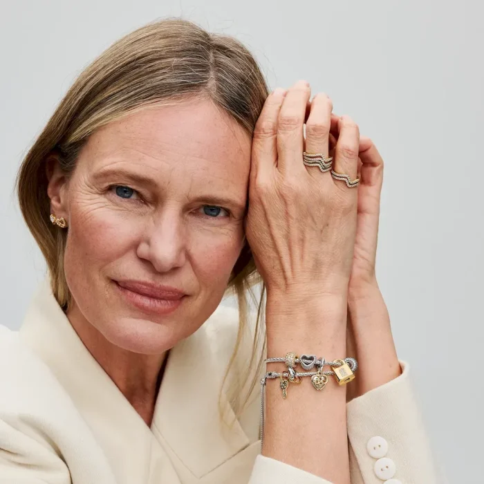 Sparkling Infinity Heart Stud Earrings - Image 4