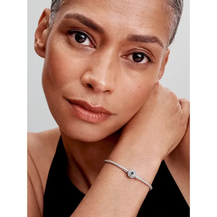 North Star Clasp Snake Chain Bracelet - Image 4